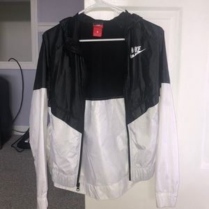 WOMEN'S NIKE SPORTSWEAR WINDRUNNER JACKET